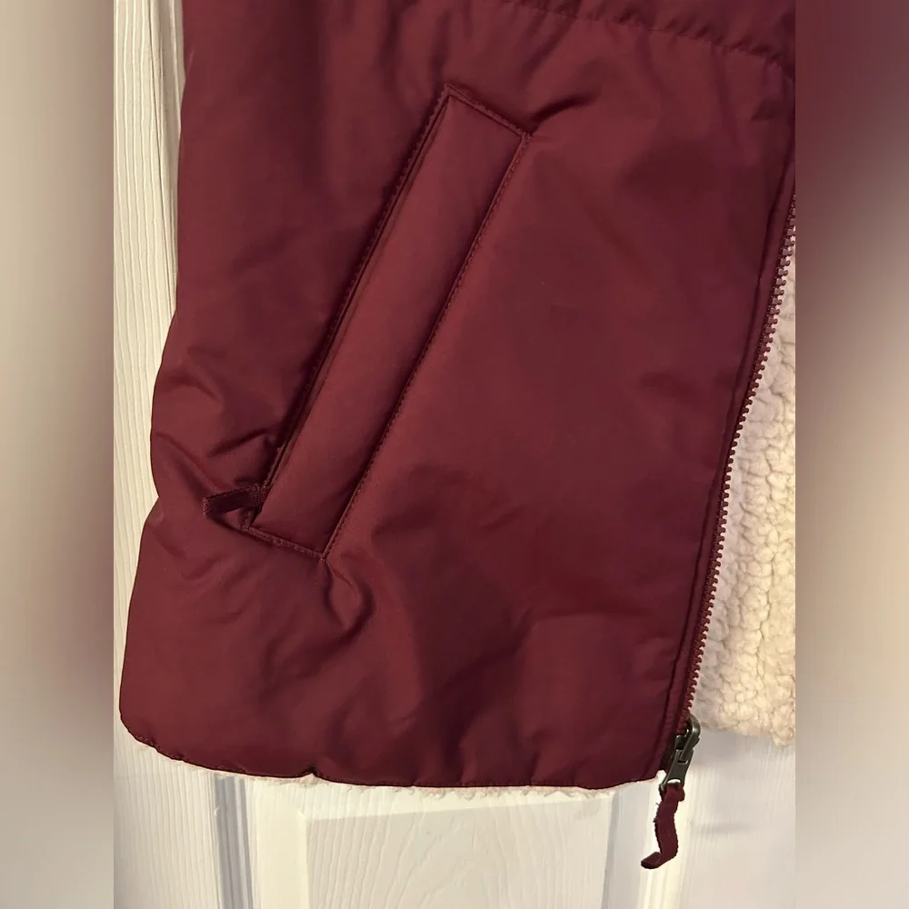 The North Face Merriewood Reversible Vest Women’s Small Maroon Sherpa - Picture 4 of 14